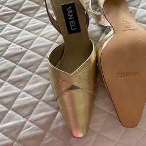 Sling backs, very cute!